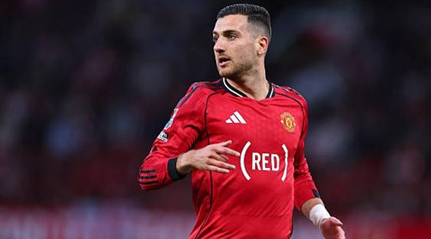 Tin đồn chuyển nhượng tối 22/5: Real Madrid nhắm Dalot; Haaland cân nhắc rời Man City