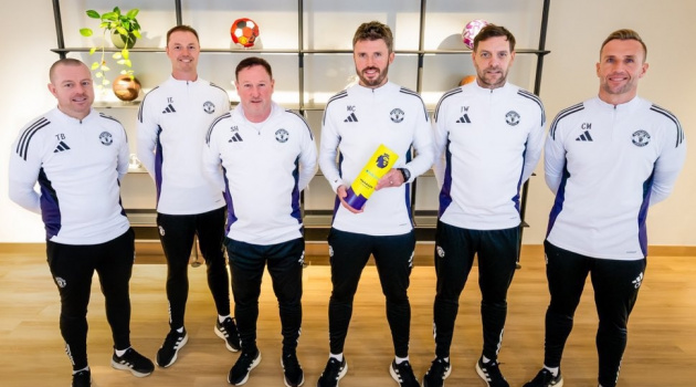 Ban huấn luyện của Michael Carrick chính thức gia hạn với MU