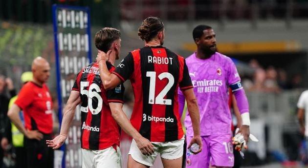 Thua ngược Cagliari 1-2, Milan mất vé Champions League