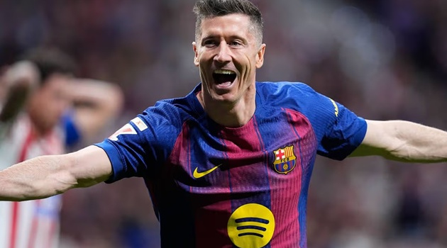 Lewandowski là món quà dành cho Michael Carrick tại Man Utd