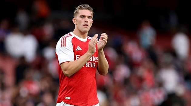 Michael Owen khẳng định Arsenal không hài lòng với Gyokeres