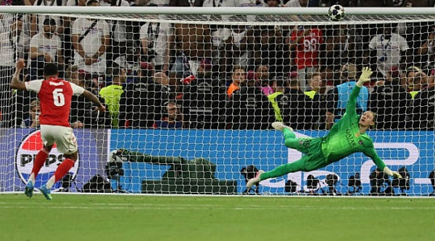 PSG khuất phục Arsenal trên chấm luân lưu để vô địch Champions League