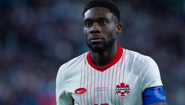 Alphonso Davies chạy đua với thời gian để kịp dự World Cup