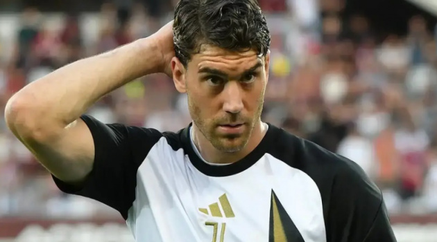 Vì sao Juventus chấp nhận mất trắng Dusan Vlahovic?