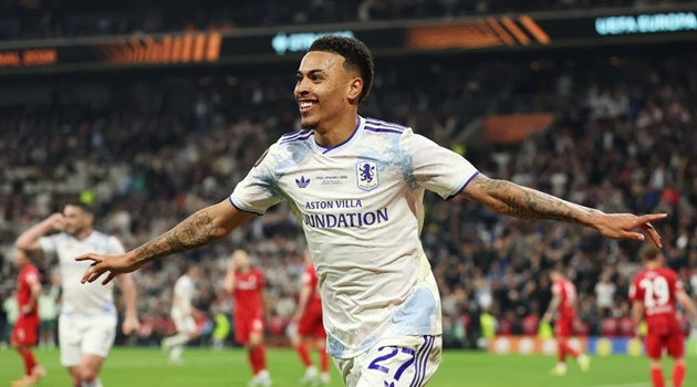 Morgan Rogers coi tin đồn gia nhập Man Utd chỉ là tiếng ồn