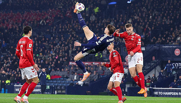 Rooney khó hiểu khi Man Utd để McTominay ra đi