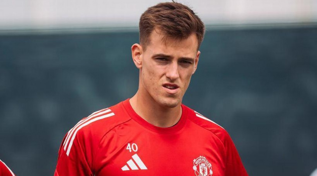 Bán đứt Radek Vitek, MU ráo riết săn thủ môn dự bị