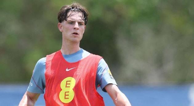 Arsenal tranh mua Alex Scott với MU