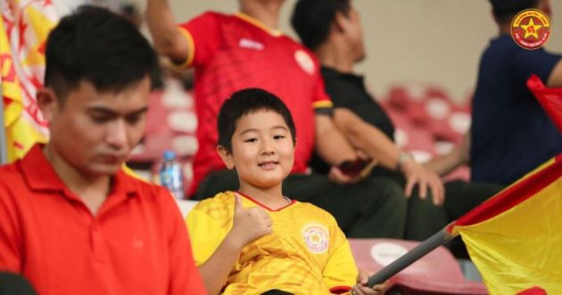 Làm sao để V-League không còn những khán đài trống?