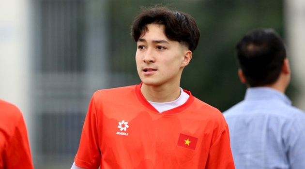 Cựu sao U17 Việt Nam tri ân gia đình khi tới Ligue 2