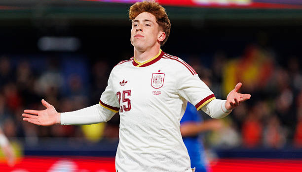 Từ thương vụ Victor Munoz đến nước cờ bên cánh phải của Liverpool