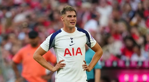 Tottenham chốt tương lai Micky van de Ven trước sự chèo kéo của Barcelona