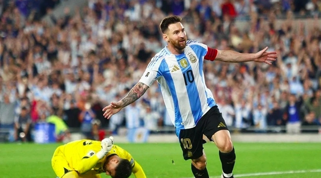 Agbonlahor tin Messi sẽ dự World Cup 2030