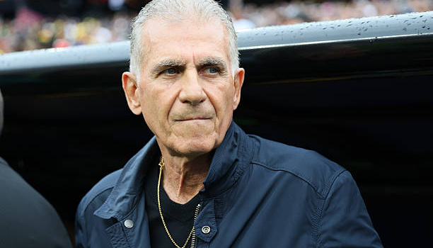 Carlos Queiroz tố tuyển Anh may mắn thoát thẻ đỏ