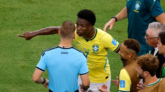 Brazil gửi đơn kiện trọng tài lên FIFA, lấy bàn thắng của Messi làm bằng chứng