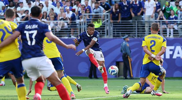 Cú đúp của Mbappe giúp Pháp đè bẹp Thụy Điển