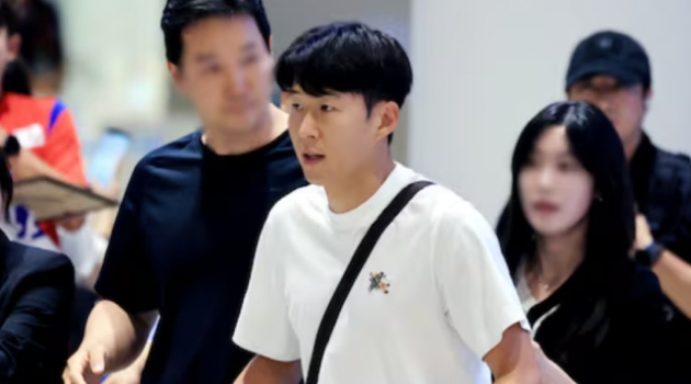 Trở về Hàn Quốc, Son Heung-min được fan vây kín yêu thương
