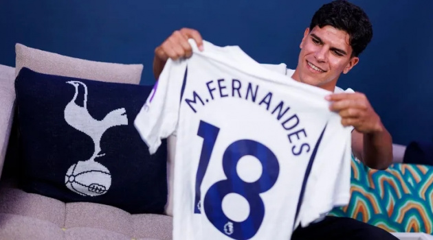 Tottenham công bố bản hợp đồng kỷ lục Fernandes
