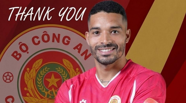 CAHN chia tay tiền vệ Brazil Rogerio Alves
