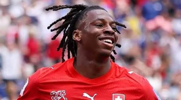 Newcastle sắp nổ bom tấn Johan Manzambi từ SC Freiburg