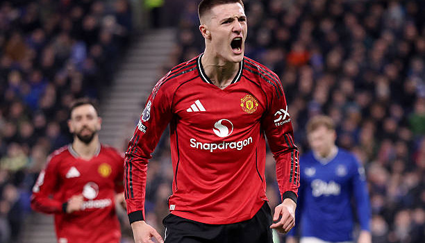 Man Utd dường như đã quên nhiệm vụ cấp bách trên TTCN