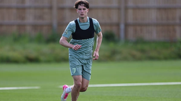 Bỏ thương vụ 75 triệu bảng, Man Utd nhắm Sander Berge