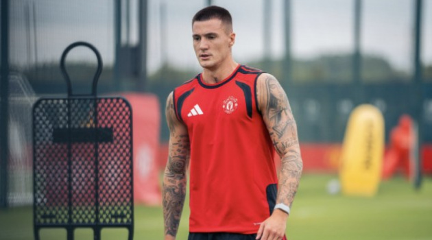 Fan MU ngỡ ngàng với cơ bắp cuồn cuộn của Benjamin Sesko