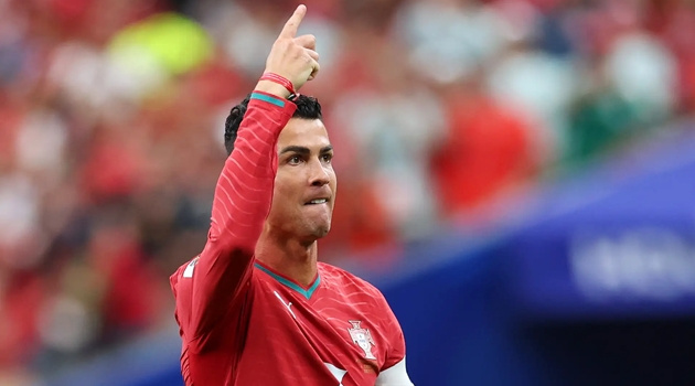 Lấn sân điện ảnh, Ronaldo đóng chung phim với Henry