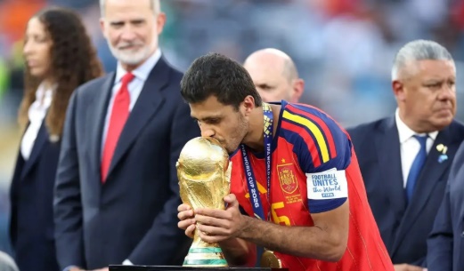 PSG rút khỏi cuộc đua giành Rodri
