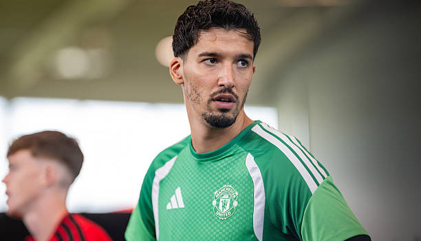 Altay Bayindir đàm phán rời Man Utd ngay trong hè này