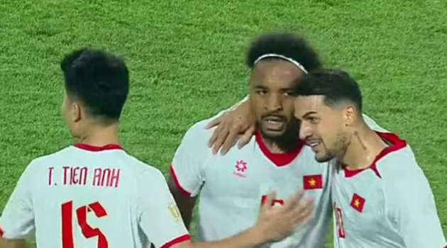 Hạ Indonesia 3-0, Việt Nam rộng cửa đi tiếp ở ASEAN Cup