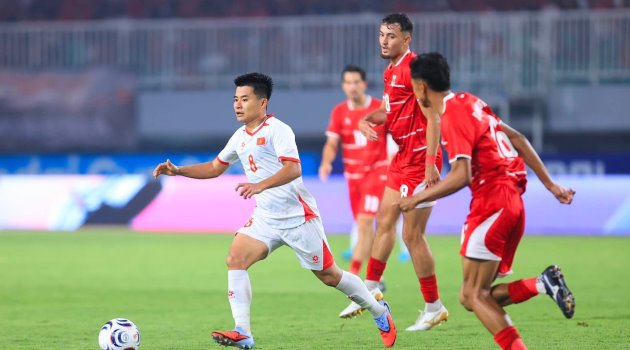 Chiến binh thầm lặng Lê Phạm Thành Long của ĐT Việt Nam