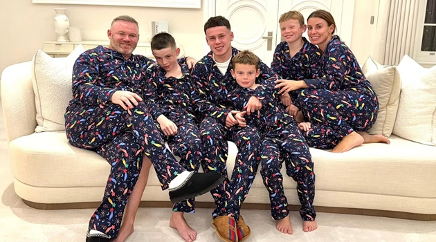 Coleen Rooney bảo vệ các con trước chỉ trích ăn bám gia đình