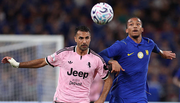 Chelsea trả giá vì canh bạc thay người trước Juventus
