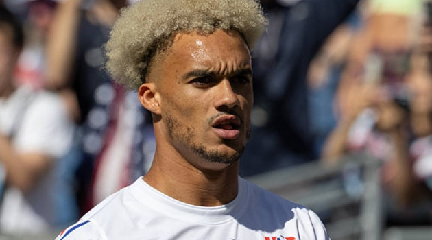 Tin đồn chuyển nhượng tối 6/8: Man Utd săn Antonee Robinson; Arsenal quyết mua Ezri Konsa