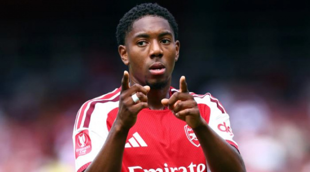 Chelsea và Man Utd từ chối chiêu mộ Myles Lewis-Skelly