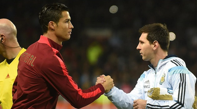 Ronaldo động viên Messi sau khi ông Jorge qua đời