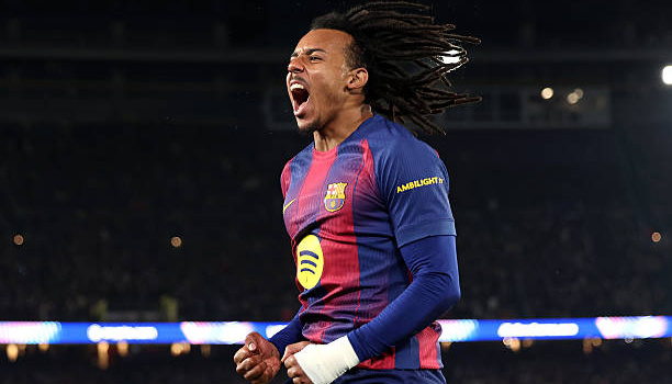 Tại sao Arsenal nên bạo chi cho Kounde thay vì Konsa?
