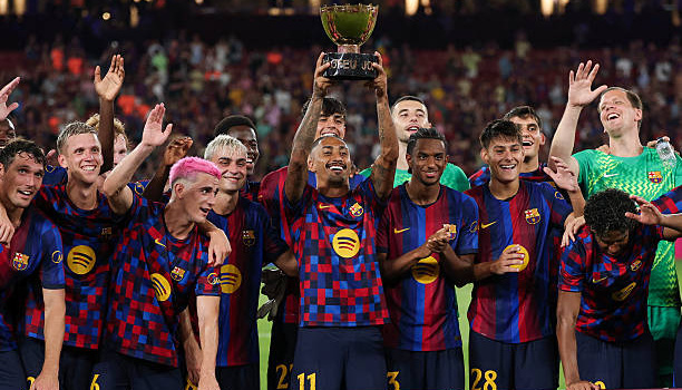 Barca nhọc nhằn đả bại Al Ahly, giữ cúp Joan Gamper