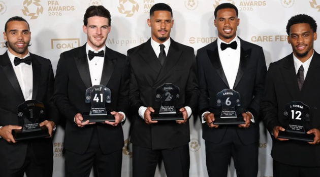 Declan Rice ghi điểm với phản ứng sau khi Bruno Fernandes thắng giải PFA