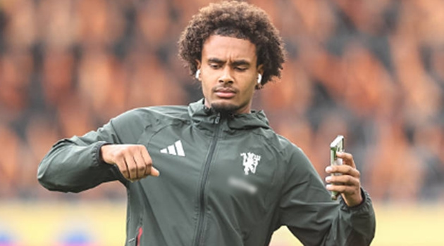 Sắp bán Zirkzee, Man Utd nhắm tiền đạo Croatia thay thế