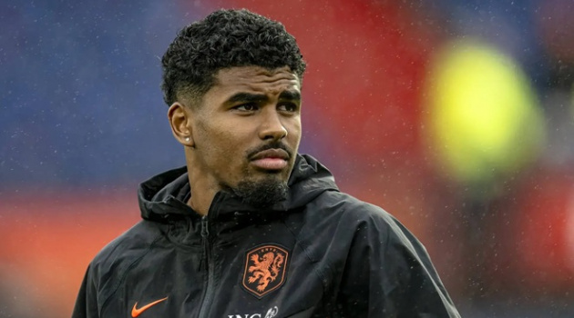 Aston Villa quyết trói chân Ian Maatsen trước sự chèo kéo từ Man United