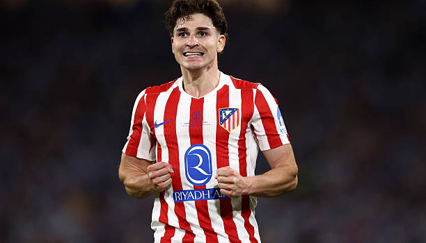 Có Jesus, Barca vẫn chưa từ bỏ Julian Alvarez