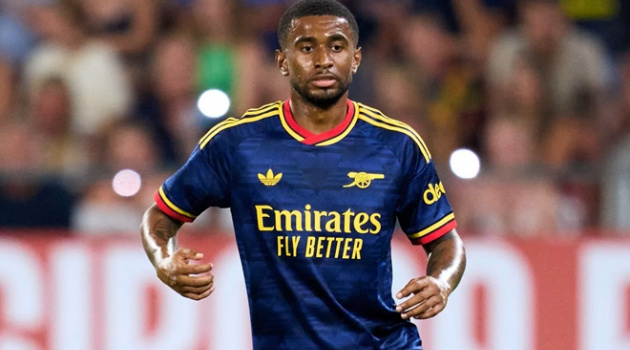 Reiss Nelson quay lại Feyenoord sau khi rời Arsenal