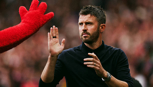 Carrick giải thích lý do đứng ngoài sân tập MU