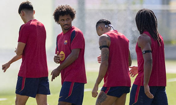 Soi trận Barca vs Feyenoord: Hansi Flick phô diễn sức mạnh