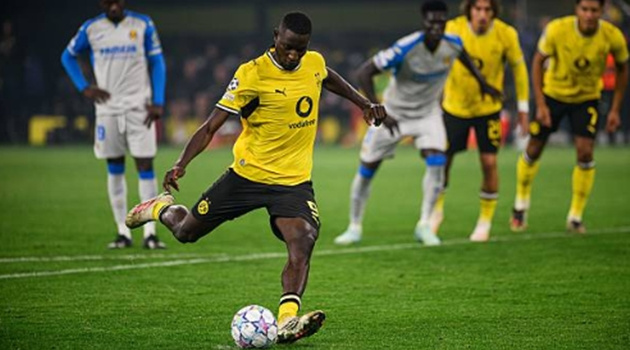 Guirassy rực sáng giúp Dortmund hạ Villarreal