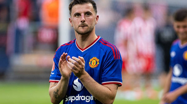 Áp lực bủa vây Mason Mount bất chấp sự bảo vệ từ Carrick
