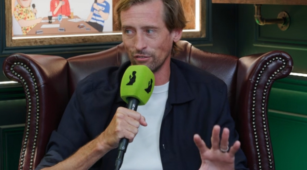 Peter Crouch chốt tỷ số 1-0 cho Man City ở derby