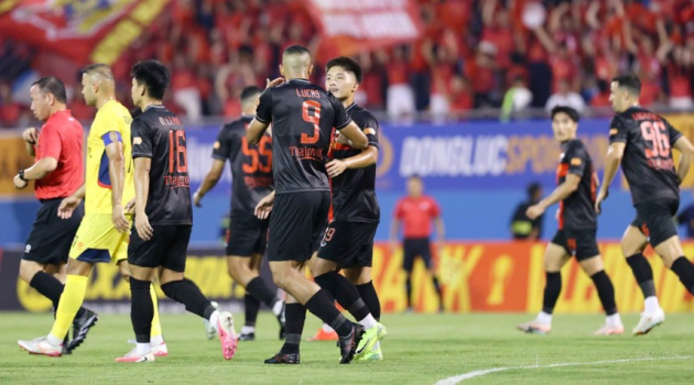 Đánh bại Thanh Hóa, Ninh Bình vượt mặt CAHN để dẫn đầu V-League